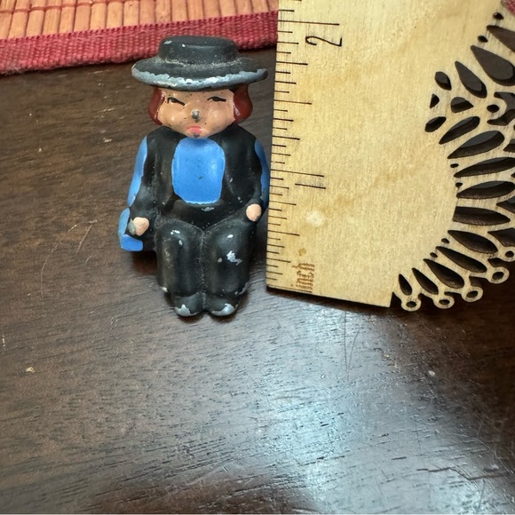 Vintage Miniature Cast Iron  Amish Figurine Boy - Picture 8 of 9